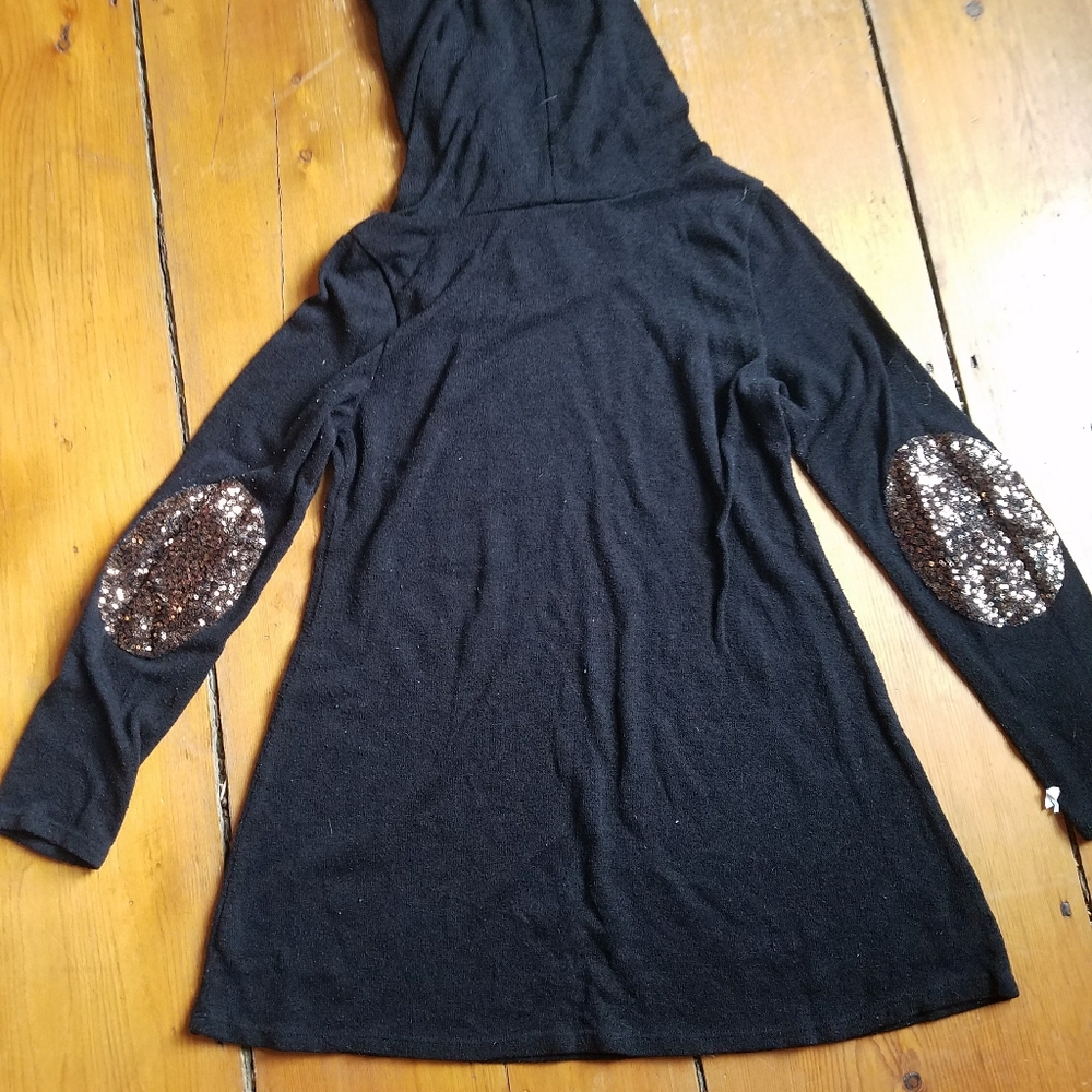 Turtle neck black shirt, maternity.